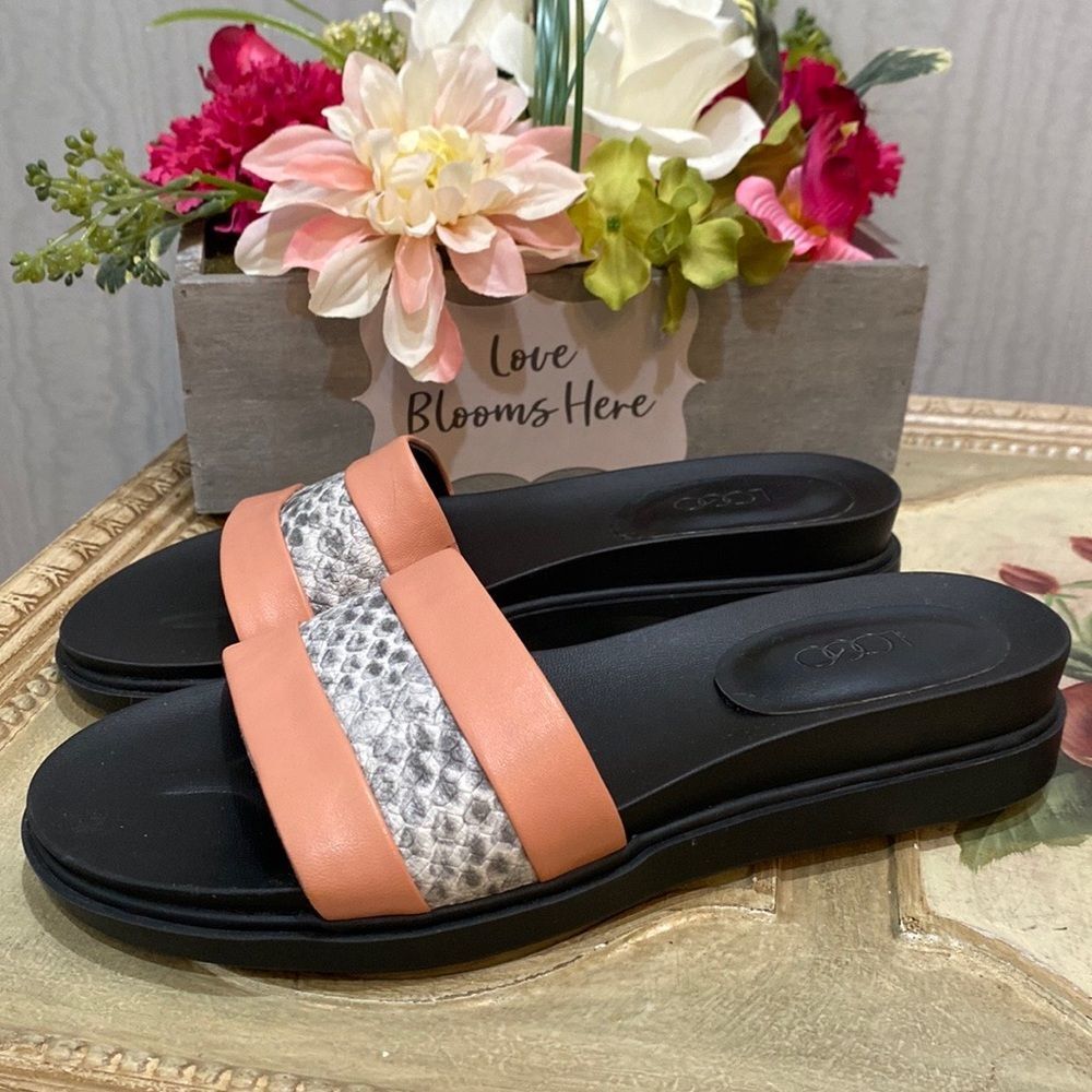 Logo by Lori Goldstein Peach Faux Snakeskin Gwen Leather Slides Sz 5